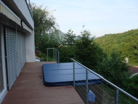 Schwimmspa Smeralda integriert in eine Terrasse